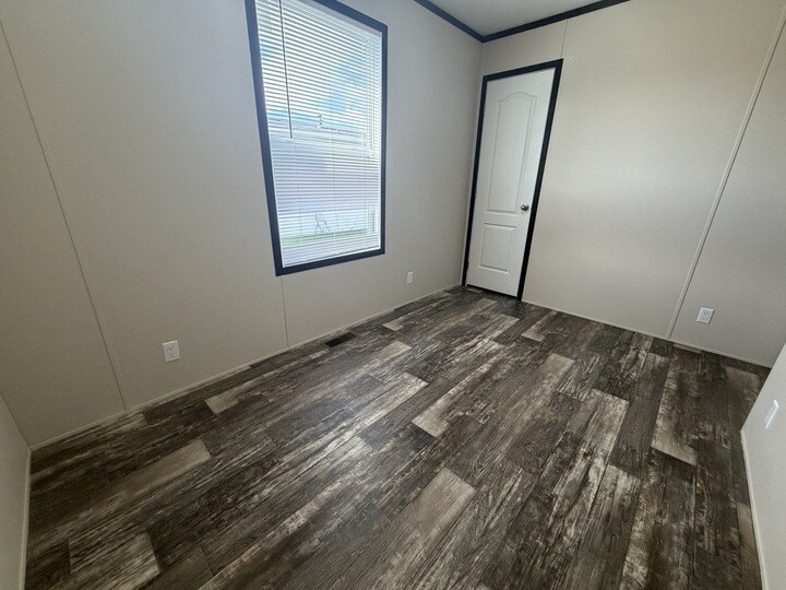 Building Photo - 38019 Leverette Ave