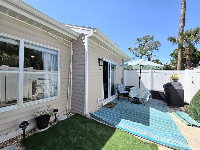 Building Photo - 6121 Lakefront Dr