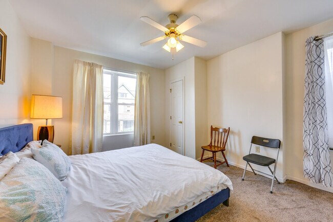 Building Photo - 504 Center St