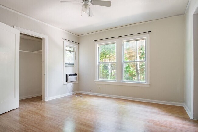 Building Photo - 5928-5928 Victor St