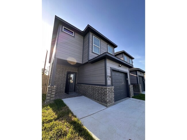 Building Photo - 7710 Darnay Dr