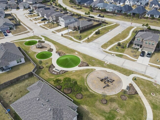 Building Photo - 16435 Big Hickory Dr