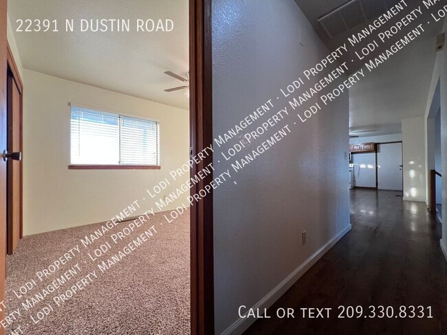 Building Photo - 22391 Dustin Rd