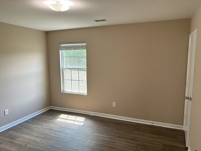 Building Photo - 230 Laramie Circle