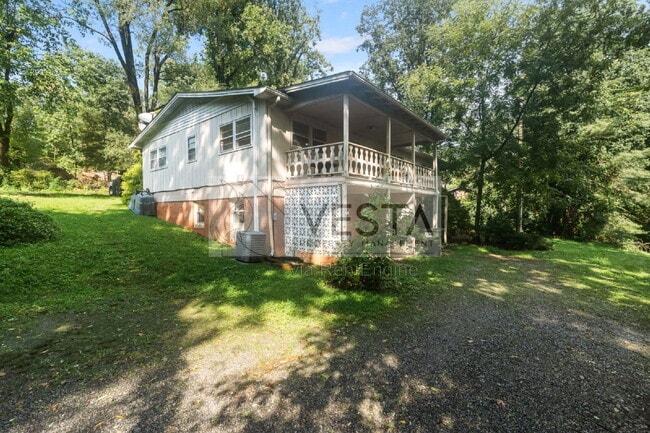 Building Photo - 121 Lyndhurst Dr