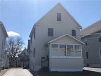Building Photo - 132 E Maple Ave