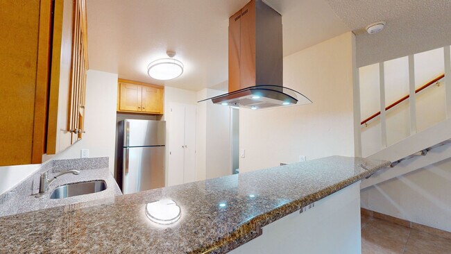 Building Photo - 883 Broadway