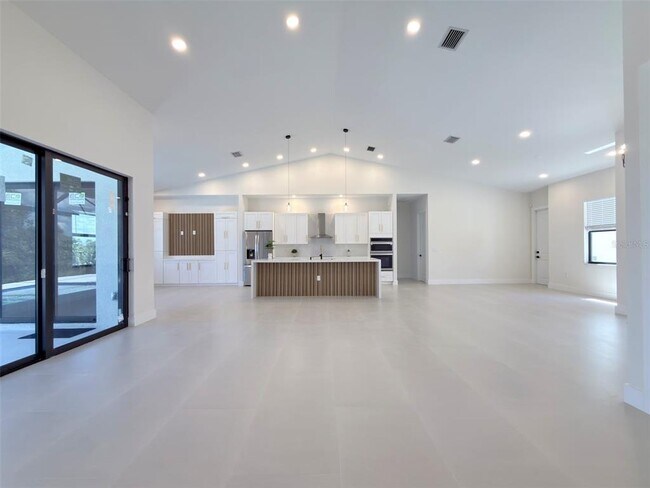 Building Photo - 14671 Lillian Cir