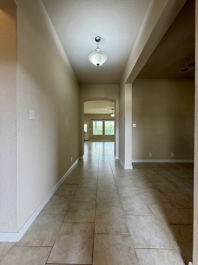 Building Photo - 646 Ridge Lawn Dr