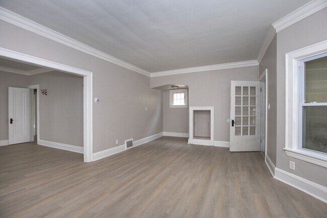 Building Photo - 2119 Lewis Dr