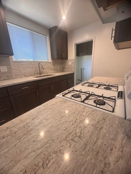 Building Photo - 6714 Aldea Ave