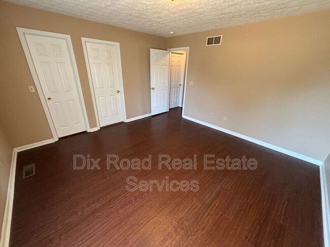 Building Photo - 590 Pine Hill Pl