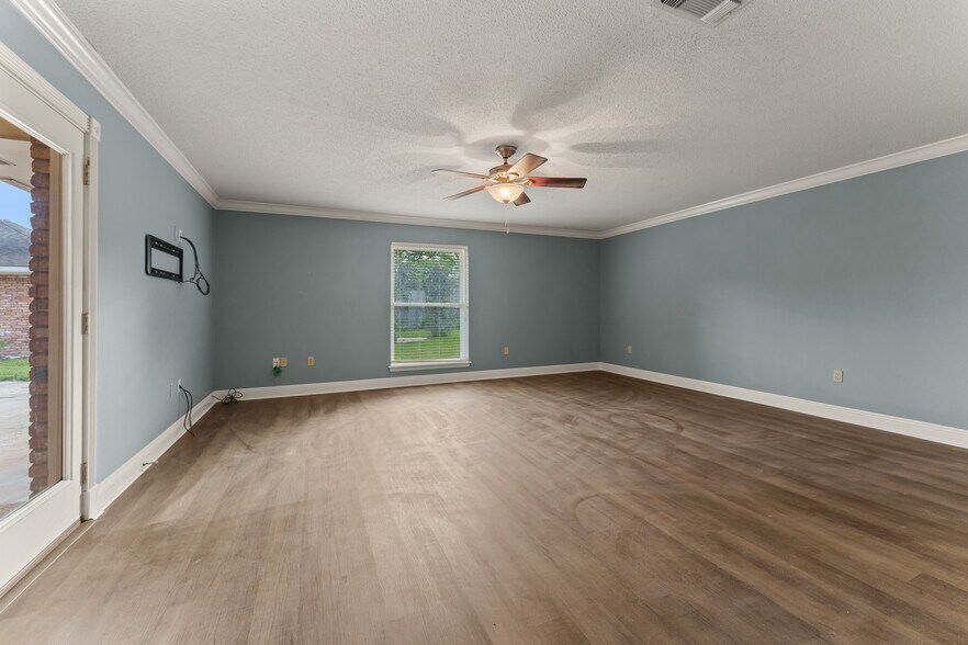 Building Photo - 601 Rue Cannes