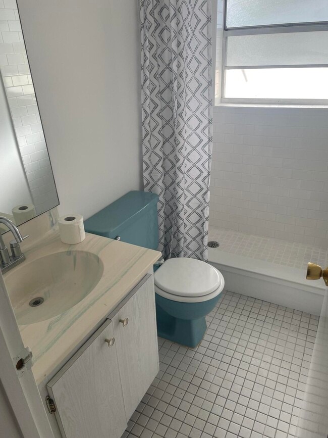 Building Photo - 7827 Golf Cir Dr