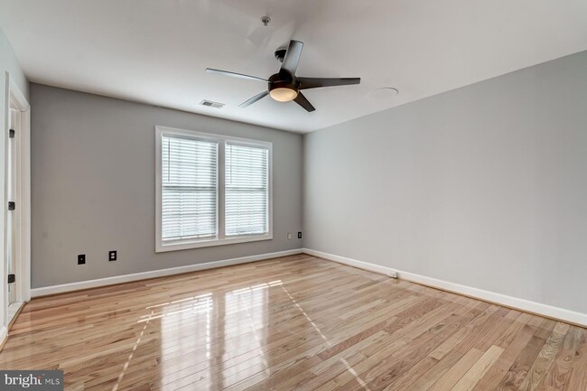 Building Photo - 5820 Pearson Ln