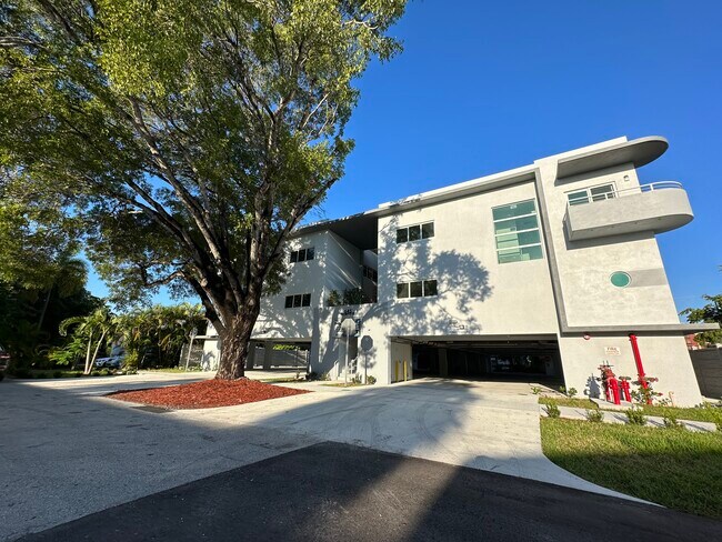 Building Photo - 641 Palmetto Dr