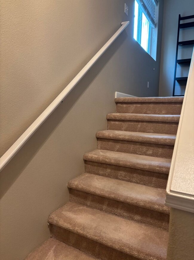 Building Photo - Beautiful 2 Story home in the Desirable Oa...