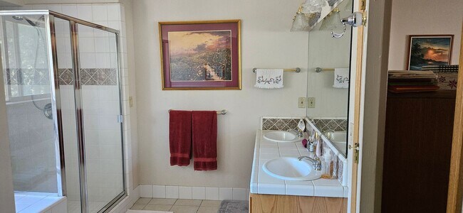 Building Photo - Large furnished mountain home walking distance to the river --- Available October 1