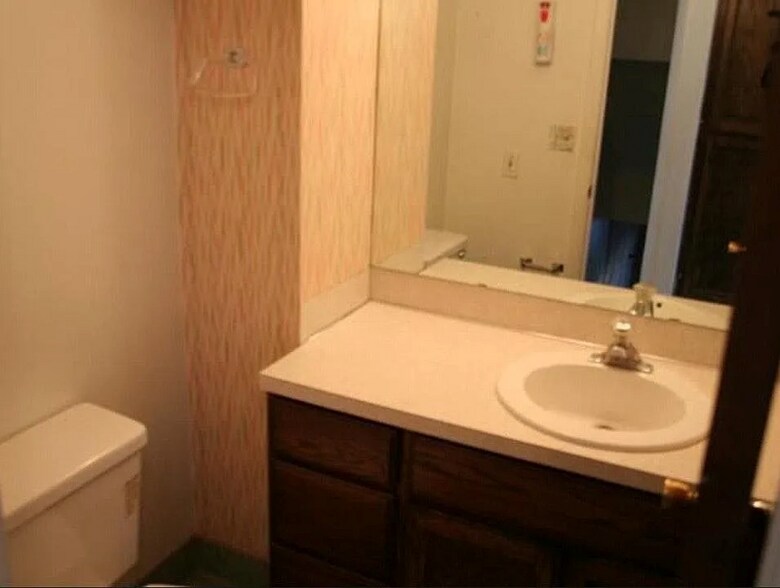 Building Photo - 1177 N 900 E