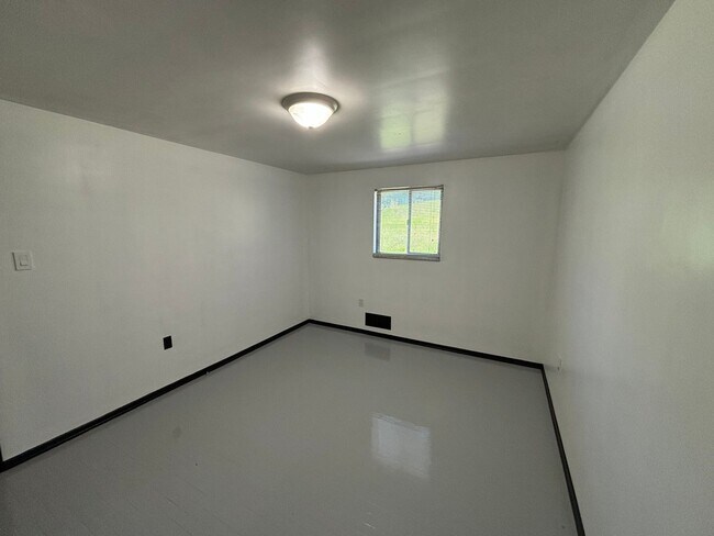 Building Photo - 114 Van Wyck Ave
