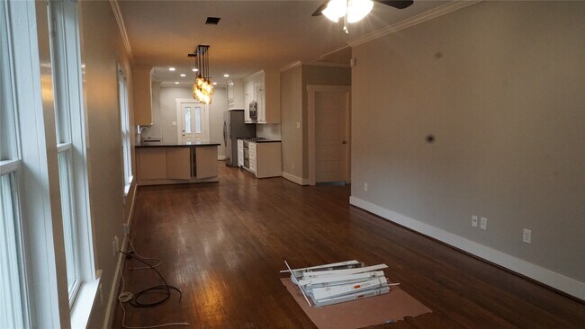 Building Photo - 825 Algregg St