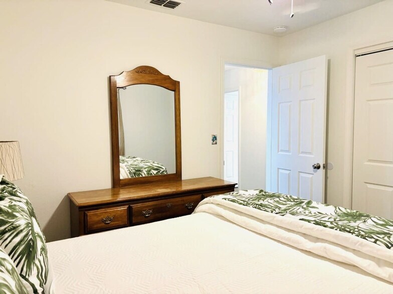 Building Photo - 4100 N Eagle Nest Point