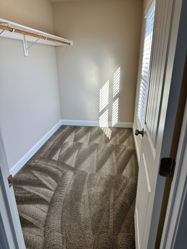 Building Photo - 908 Merlin Ct