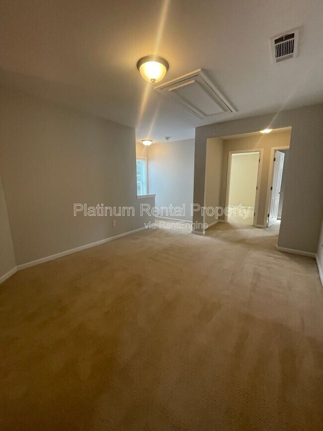 Building Photo - 5545 Weddington Dr