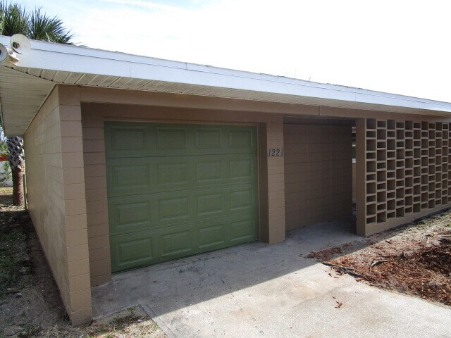 Building Photo - 1221 Essex Rd