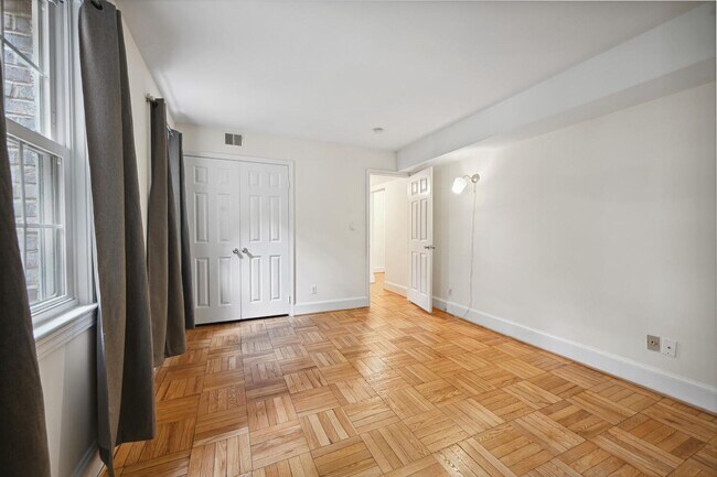 Building Photo - 2727 Ordway St NW