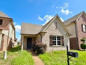Building Photo - 7902 Rushmeade Cir N