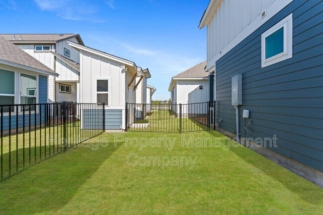 Building Photo - 2119 Hofstaat