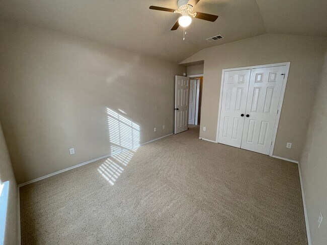 Building Photo - 6704 Golden Oak Ln