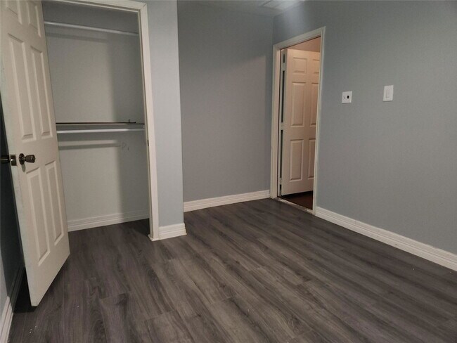 Building Photo - 303 Pine Mist Ln