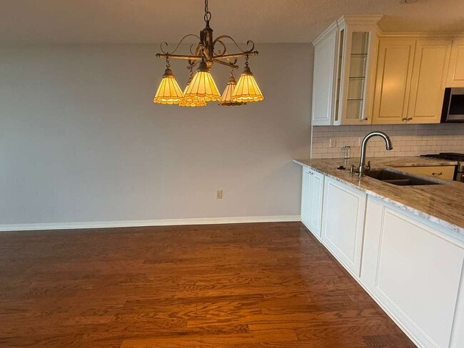 Building Photo - 806 Regatta Cir