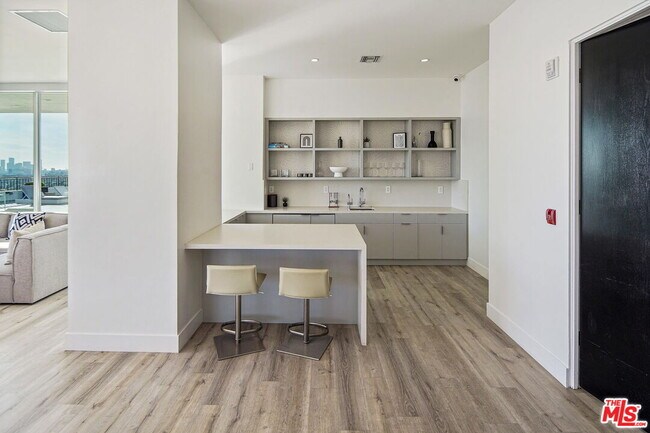 Building Photo - 1100 Alta Loma Rd