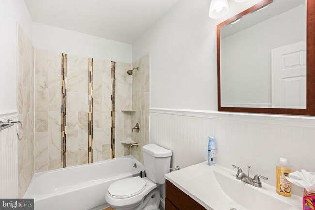 Building Photo - 2328 Reed St