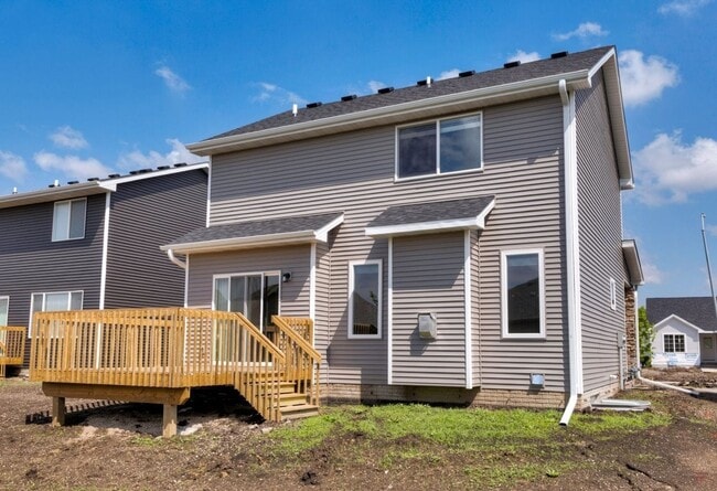 Building Photo - HUGE Single Family Home Available!