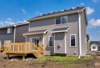 Building Photo - HUGE Single Family Home Available!