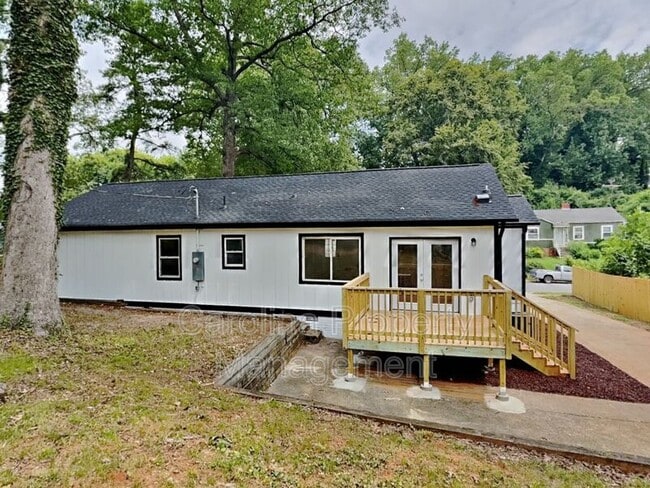 Building Photo - 2633 Brentwood Pl