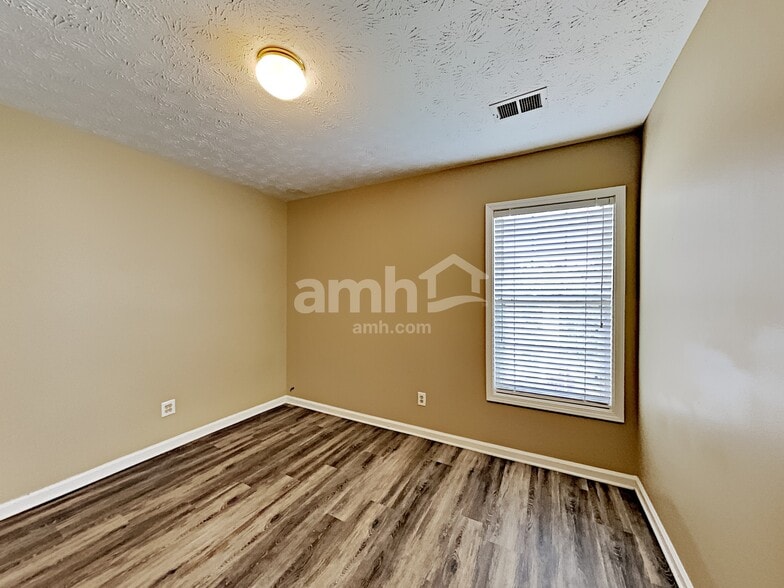 Building Photo - 1454 Chamirey Dr SW