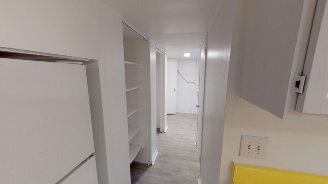 Building Photo - Charming Apartment Near Wash Park