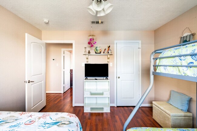 Building Photo - 820 Sandollar