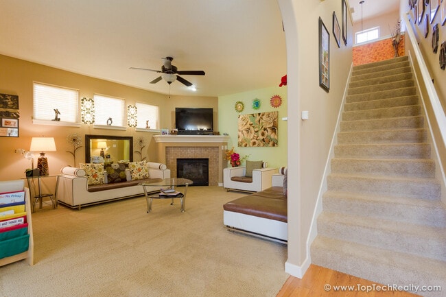 Building Photo - Stunning 3BD | 3BA | Luxury Single Family Home in Orenco | Near Intel & Park | Fenced Yard I Sola...