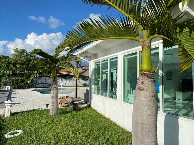 Building Photo - 12388 N Bayshore Dr