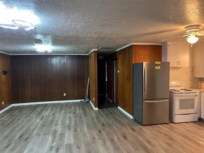 Building Photo - 215 13th St