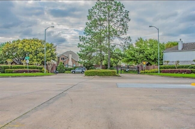 Building Photo - 15903 Timber Chase Dr