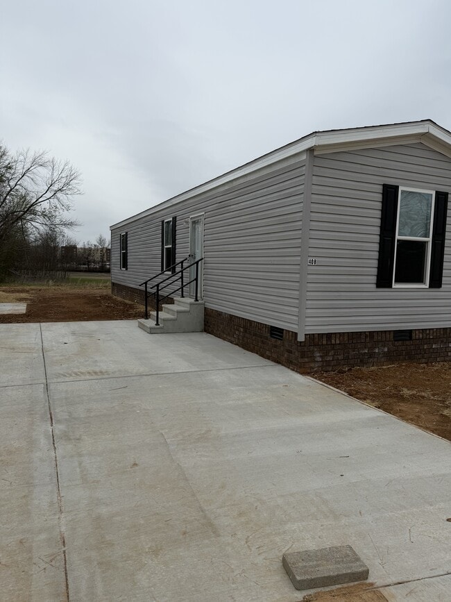 Building Photo - 408 Parker St