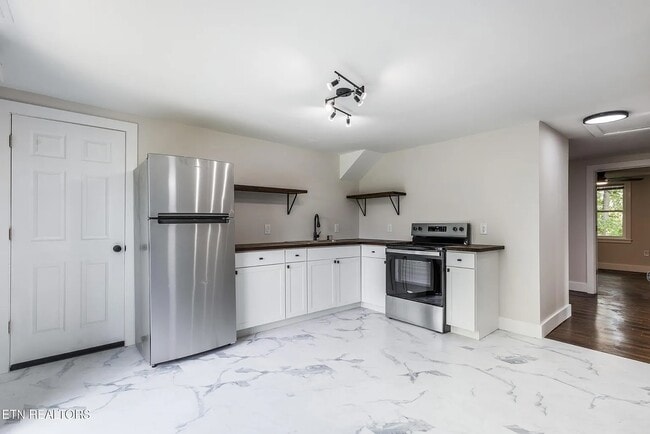 Building Photo - 1287 E Harper Ave