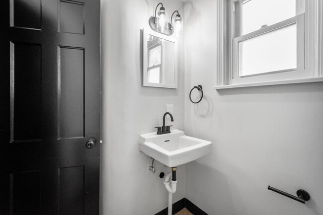 Building Photo - SCORE 50% OFF 1ST MONTH'S RENT IF SIGNED BY JAN 30! Stunning 4 Bedroom home in North Versailles a...